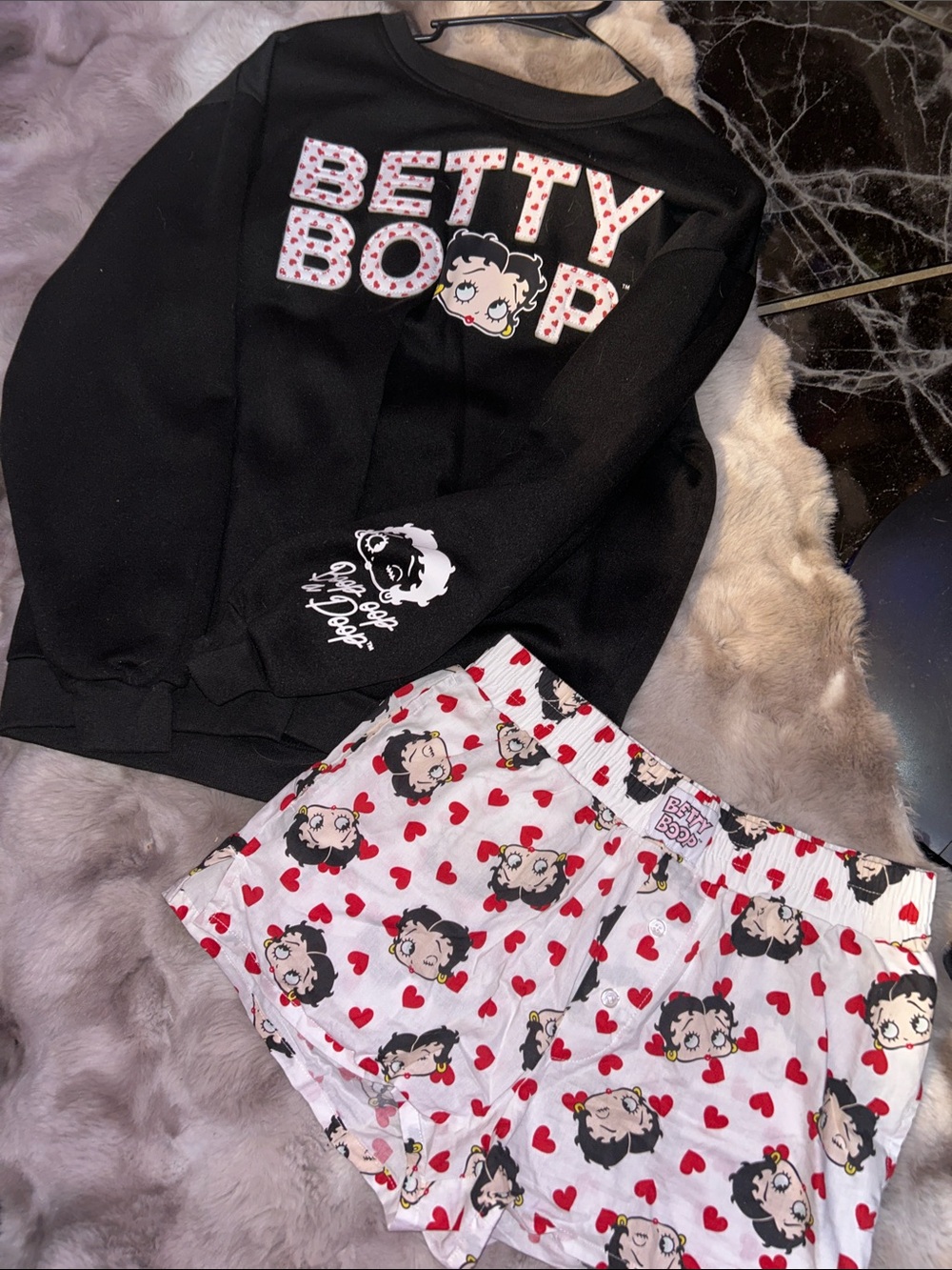 Betty Boop womans Black Sweatshirt and Heart-Print Shorts Set ONLY WORN ONCE